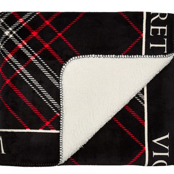Victoria's Secret Cozy Fleece Blanket - Picture 2 of 2